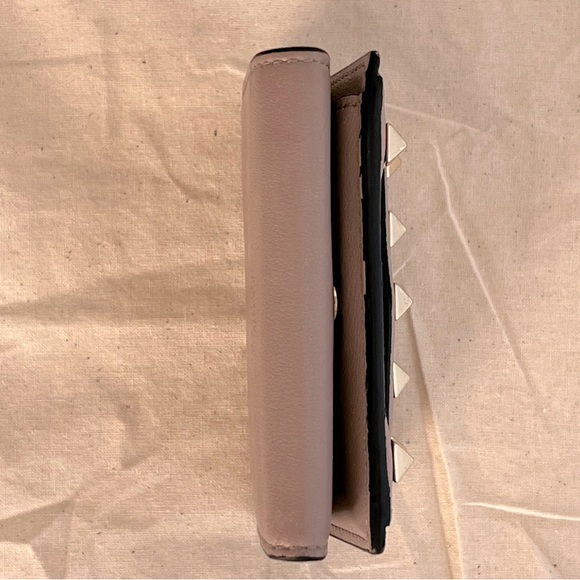 EUC VALENTINO GARAVANI Gold Rockstud Front Flap Mini Trifold Pale Pink Wallet - Picture 14 of 14